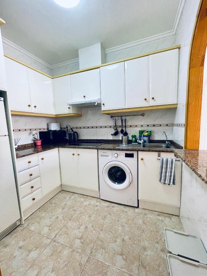 El Papagayo Apartment 2 Mins Walking To The Beach Торевьиа Экстерьер фото