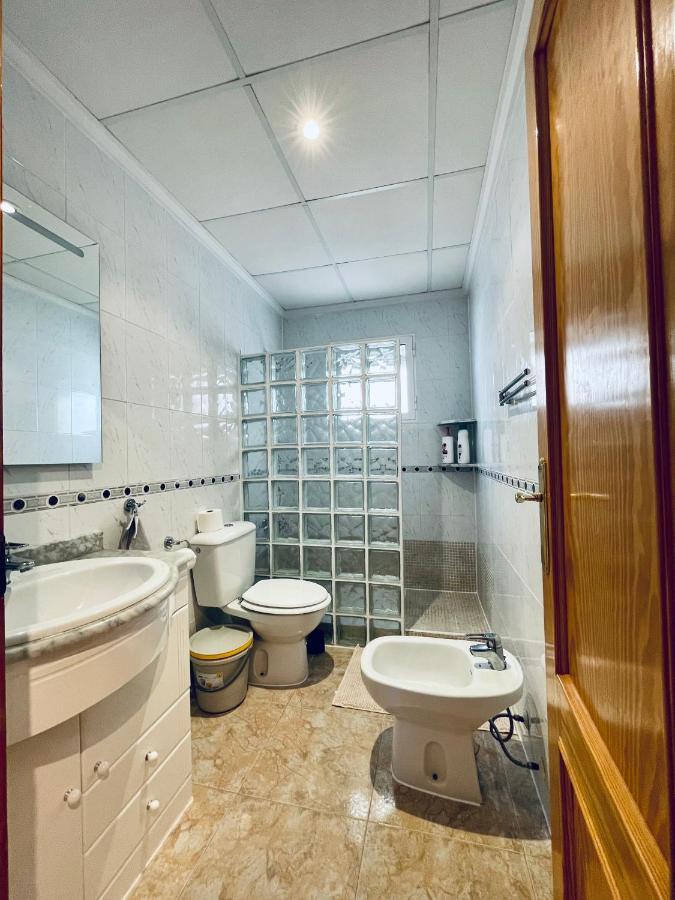 El Papagayo Apartment 2 Mins Walking To The Beach Торевьиа Экстерьер фото